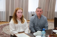 Глава администрации Рязани Елена Сорокина встретилась с чемпионкой Первенства Европы по самбо из «Юпитера» Дианой Филиной